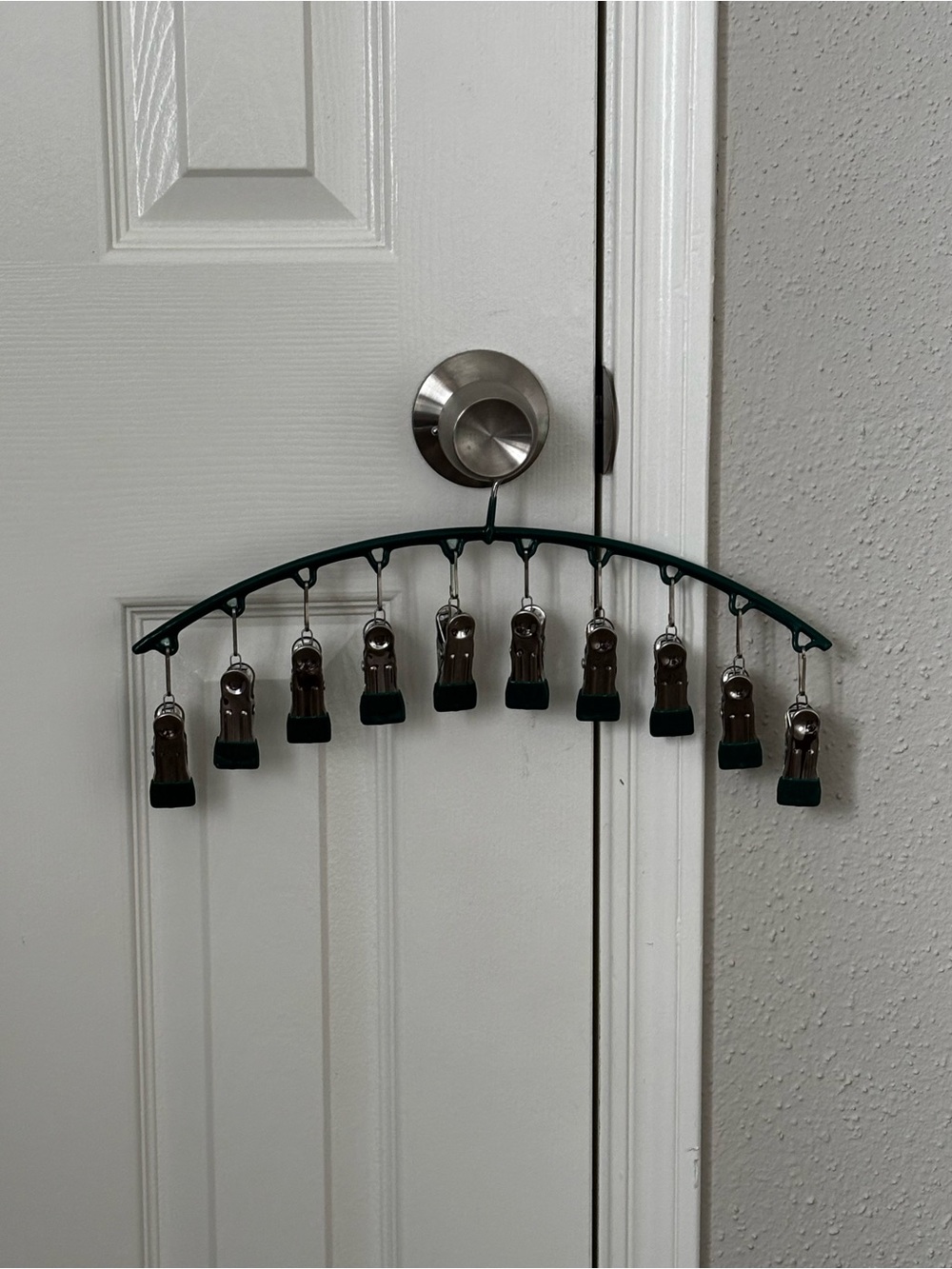 Hanger with 10 Clips for Leggings, Ties